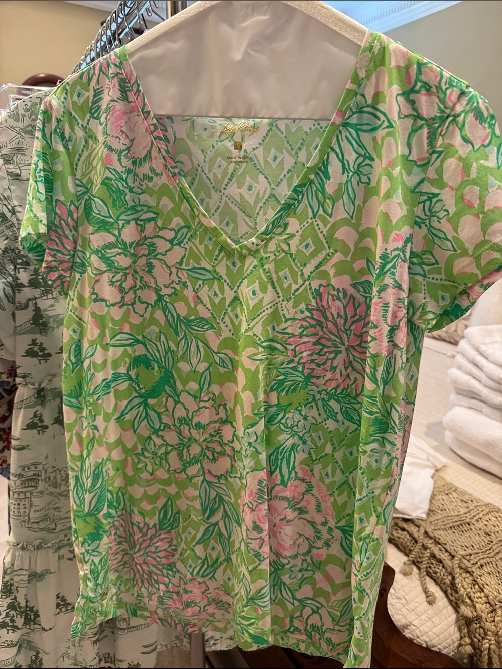 Lilly Pulitzer Green & White Printed V-Neck Top